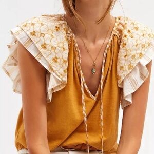 New Embroidered Feminine
Spliced Flutter Sleeve Top Size
18/20 Romantic Shirt